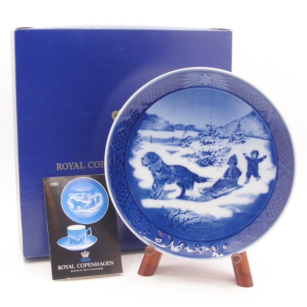 Royal Copenhagen 1986 Christmas Plate Juleferie Christmas Holidays Box Pamphlet